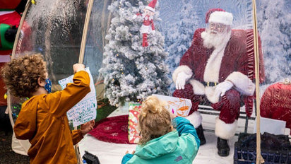 BBC NEWS - Plexiglass, sanitiser and masks: US mall Santas prepare for Christmas